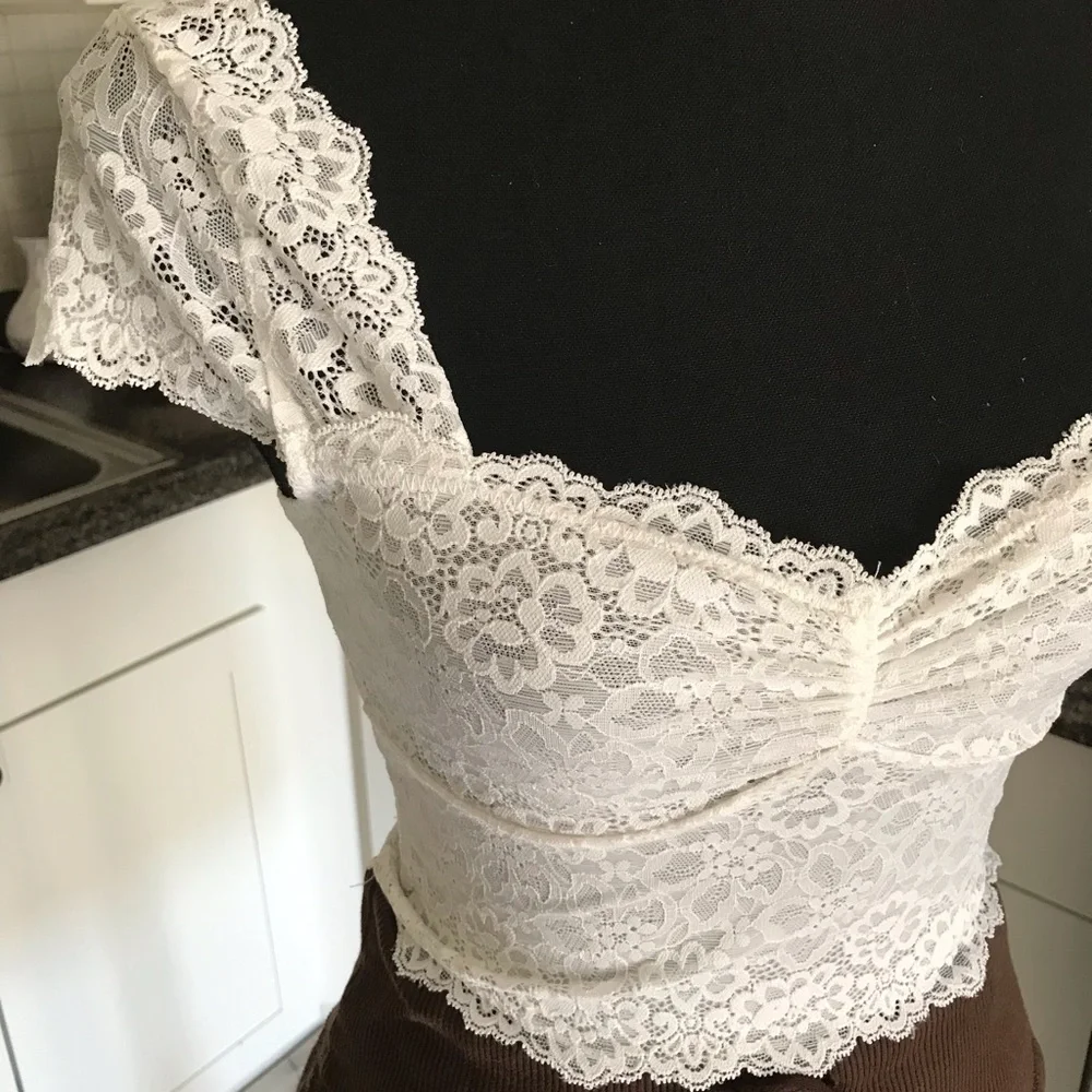 Y2k Abercrombie white lace milkmaid crop top 🍓🤍 - Picture 4 of 12